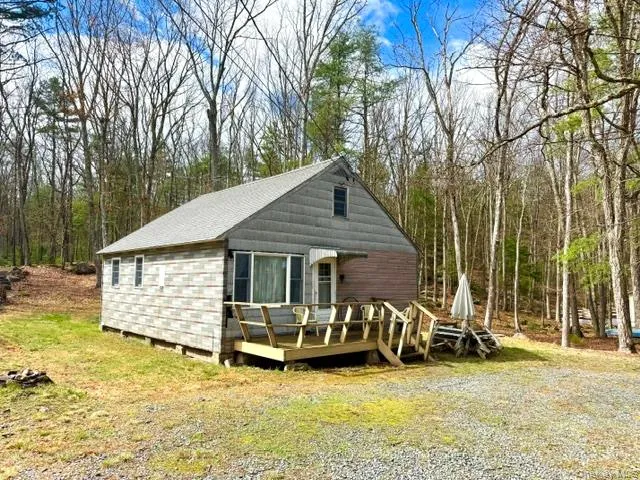 195 W Mohican Trail Glen Spey, NY 12737