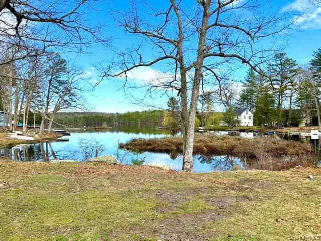 195 W Mohican Trail Glen Spey, NY 12737