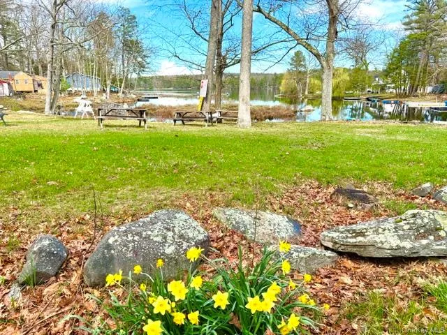 195 W Mohican Trail Glen Spey, NY 12737