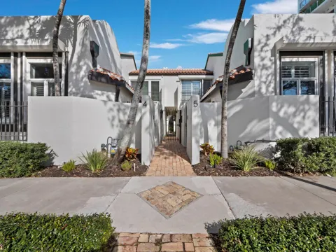 200 COCOANUT AVENUE #7