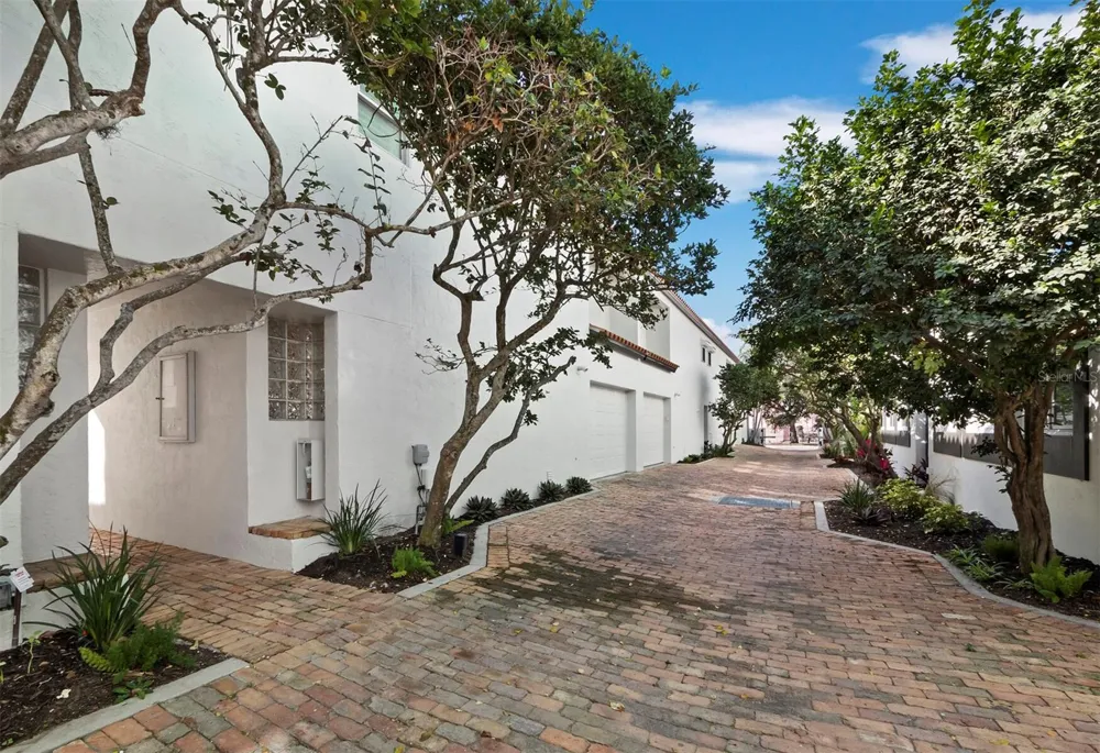200 COCOANUT AVENUE #7 Sarasota, FL 34236
