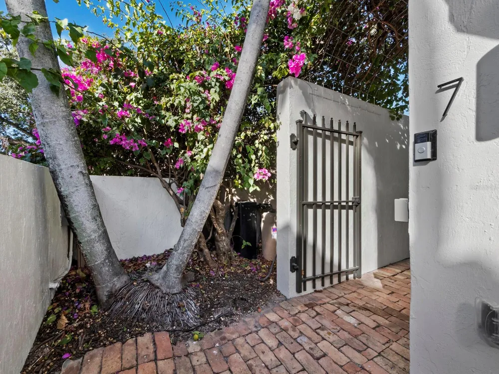 200 COCOANUT AVENUE #7 Sarasota, FL 34236