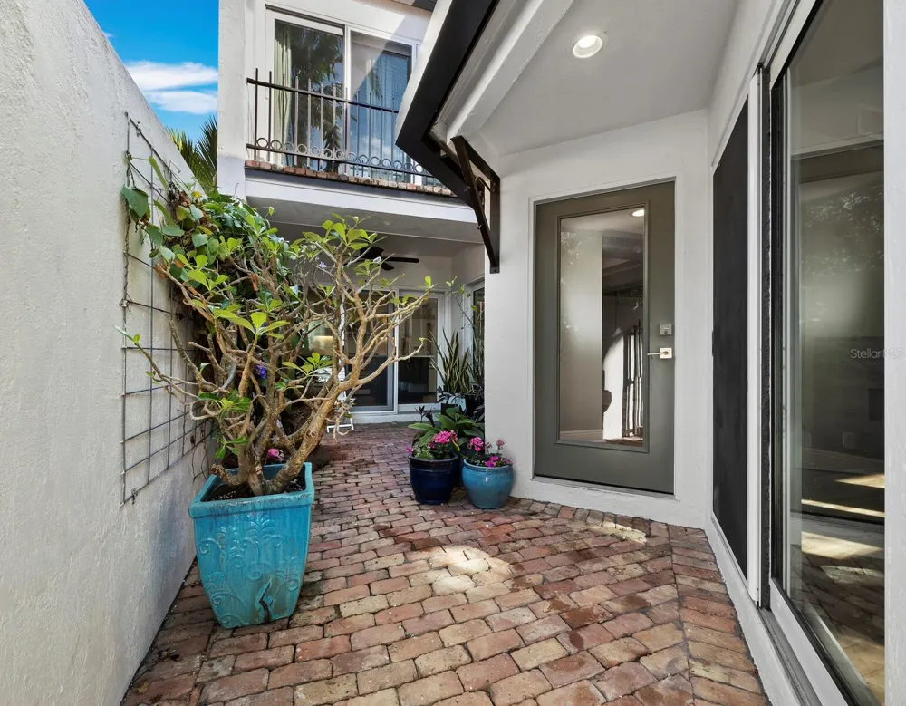 200 COCOANUT AVENUE #7 Sarasota, FL 34236