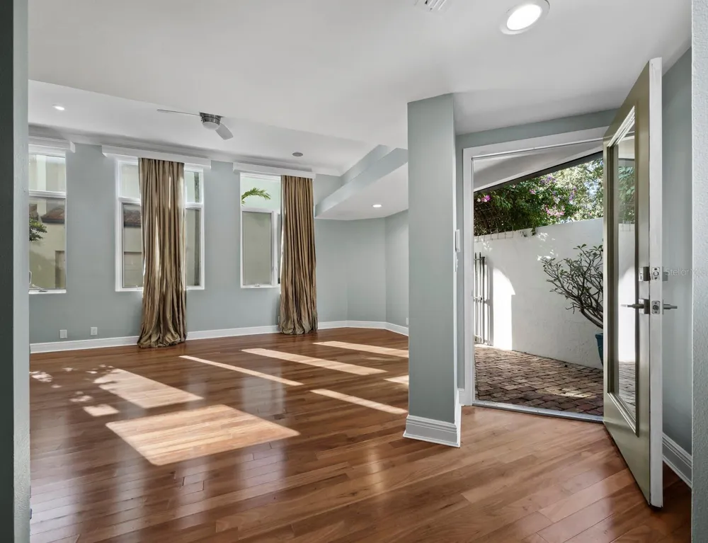 200 COCOANUT AVENUE #7 Sarasota, FL 34236