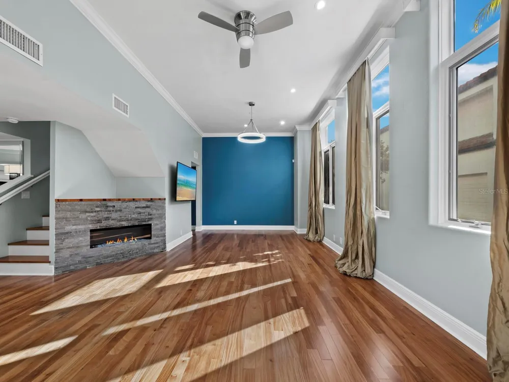 200 COCOANUT AVENUE #7 Sarasota, FL 34236