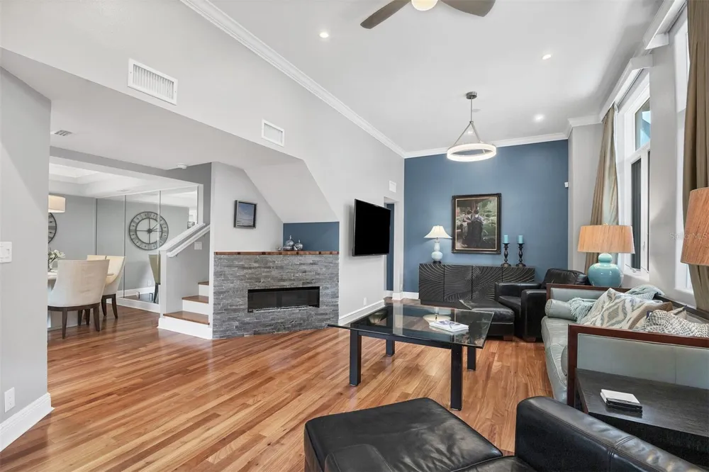 200 COCOANUT AVENUE #7 Sarasota, FL 34236