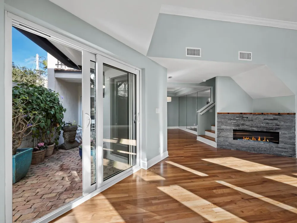 200 COCOANUT AVENUE #7 Sarasota, FL 34236