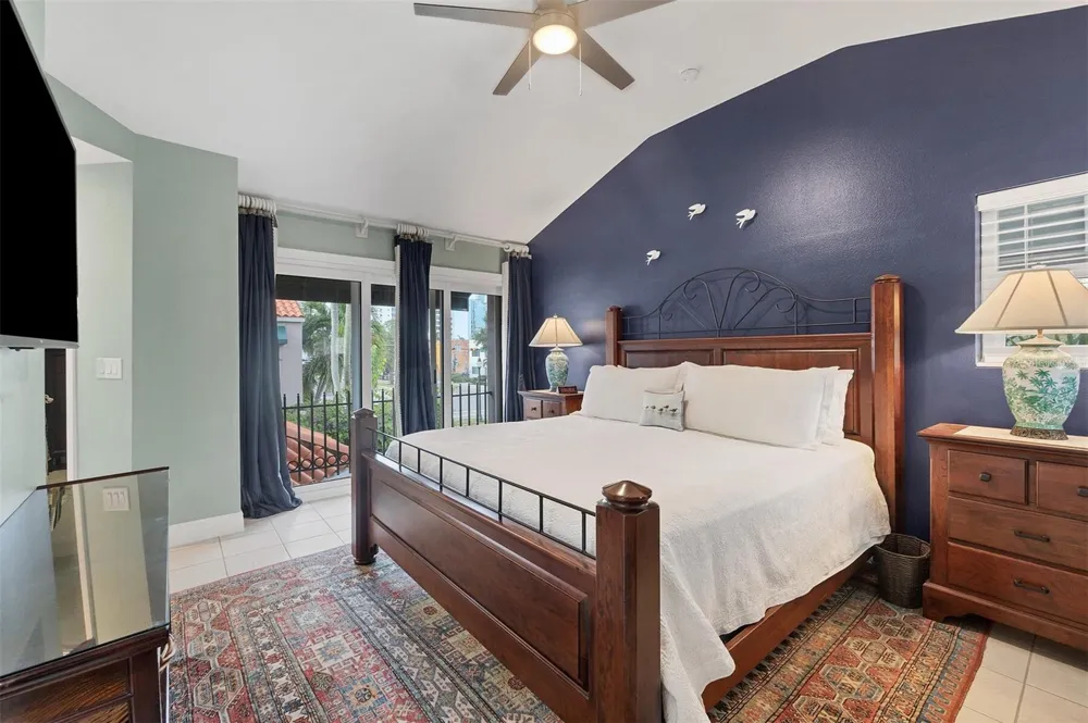 200 COCOANUT AVENUE #7 Sarasota, FL 34236