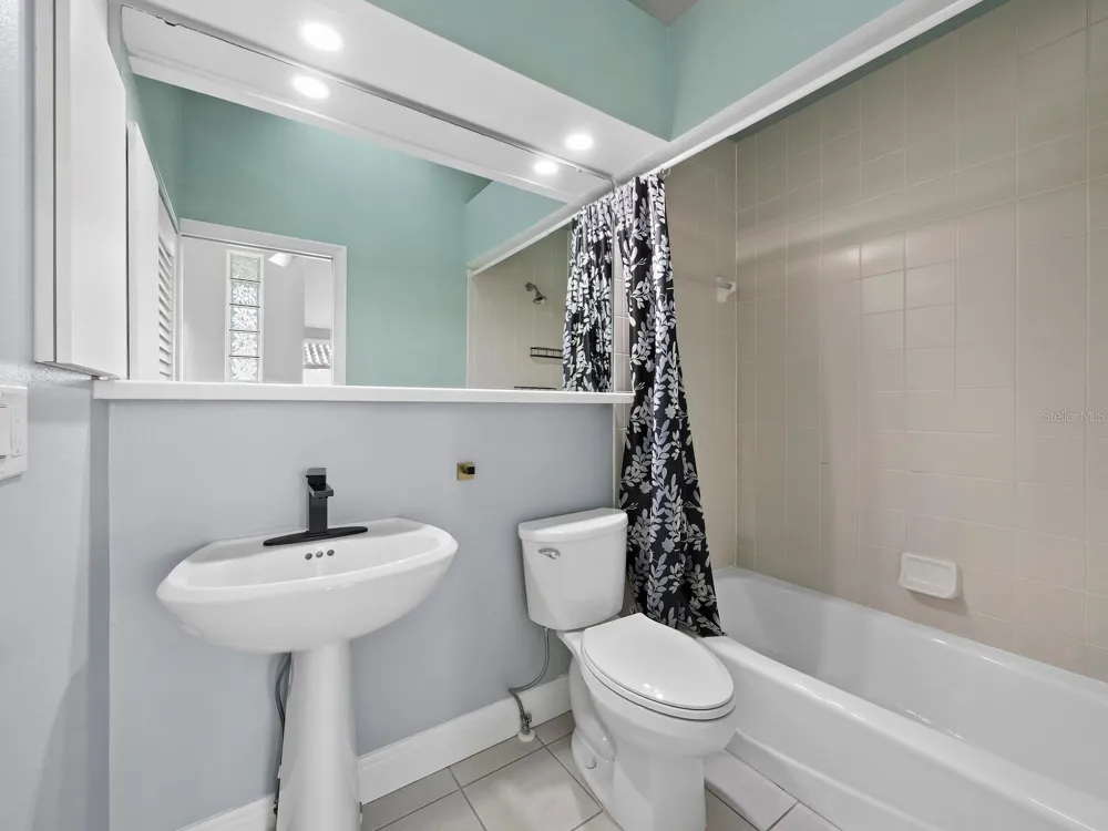 200 COCOANUT AVENUE #7 Sarasota, FL 34236