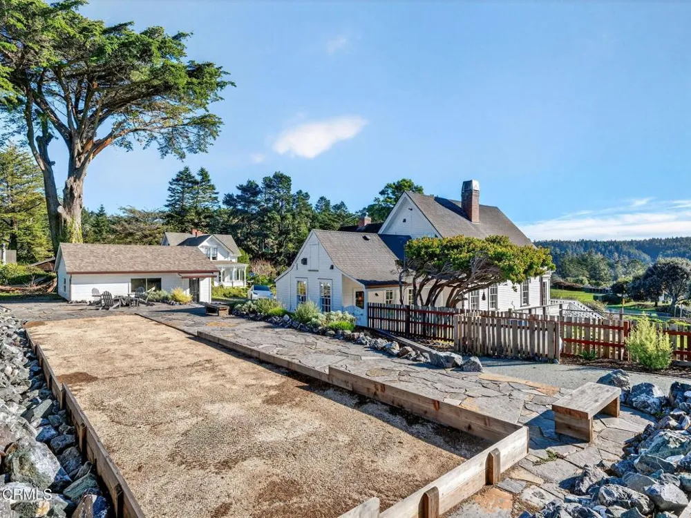 44900 Little Lake Road Mendocino, CA 95460