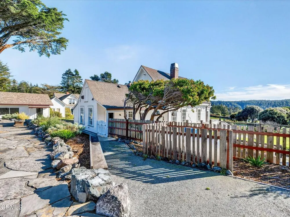 44900 Little Lake Road Mendocino, CA 95460