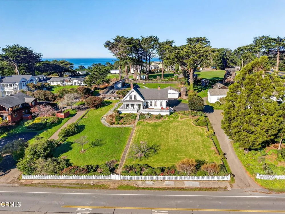 44900 Little Lake Road Mendocino, CA 95460