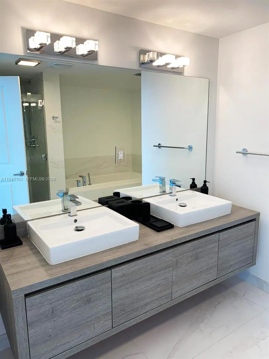 400 Sunny Isles Blvd #1120 Sunny Isles Beach, FL 33160