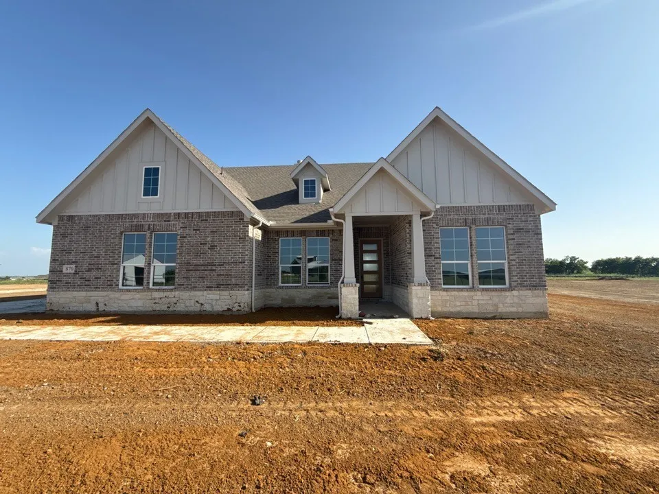 870 County Road 200 Valley View, TX 76272