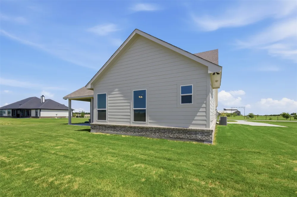 870 County Road 200 Valley View, TX 76272