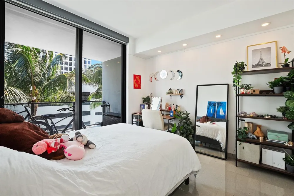 68 SE 6th Street #805 Miami, FL 33131