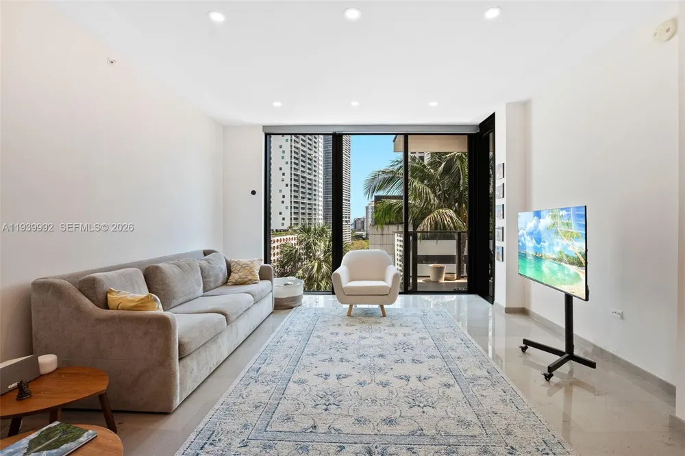 68 SE 6th Street #805 Miami, FL 33131