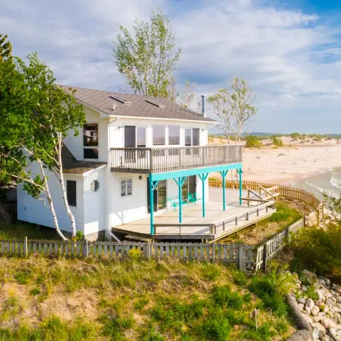 2767 Lakeshore Drive