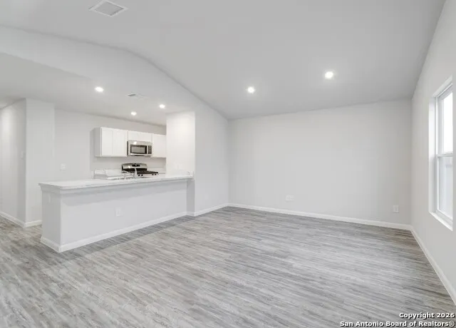 125 Sutton Place Uvalde, TX 78801