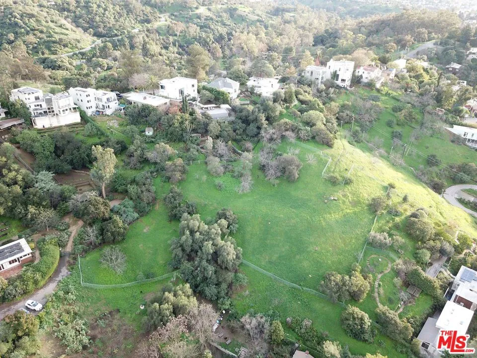 Avon Place Los Angeles, CA 90026