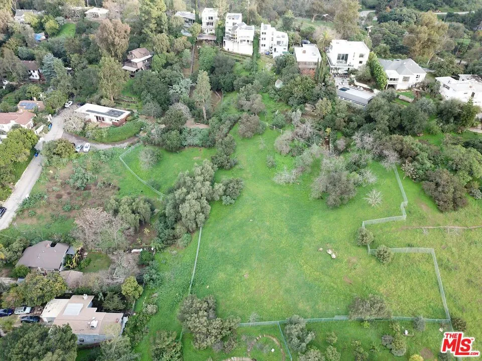 Avon Place Los Angeles, CA 90026