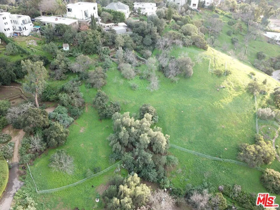 Avon Place Los Angeles, CA 90026