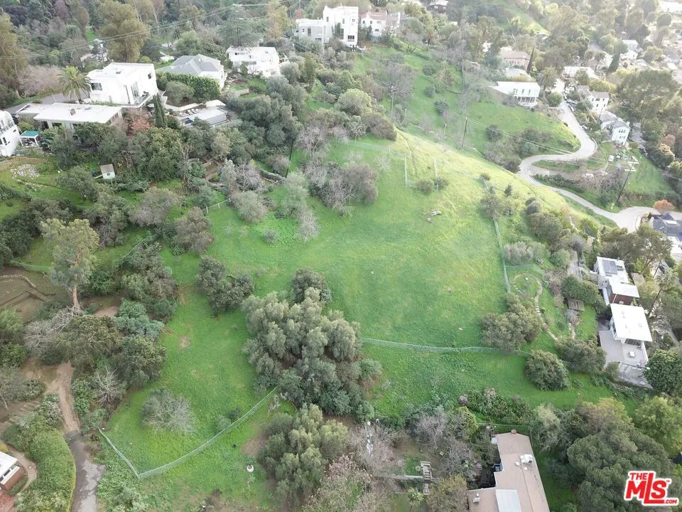 Avon Place Los Angeles, CA 90026