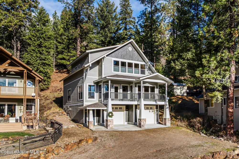 21 Midlake Drive Sagle, ID 83860