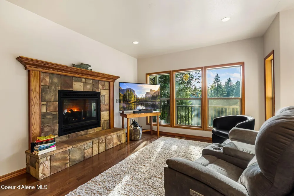 21 Midlake Drive Sagle, ID 83860