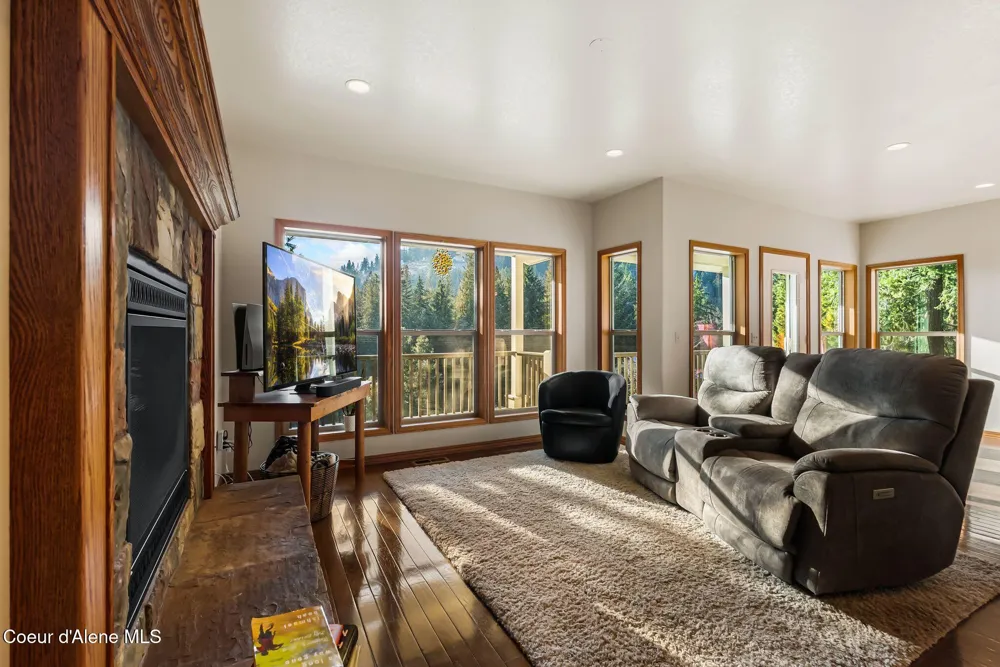 21 Midlake Drive Sagle, ID 83860