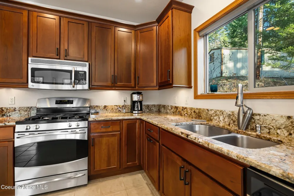 21 Midlake Drive Sagle, ID 83860