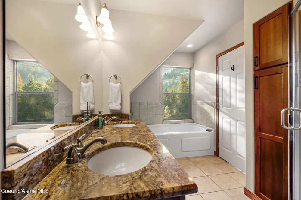 21 Midlake Drive Sagle, ID 83860