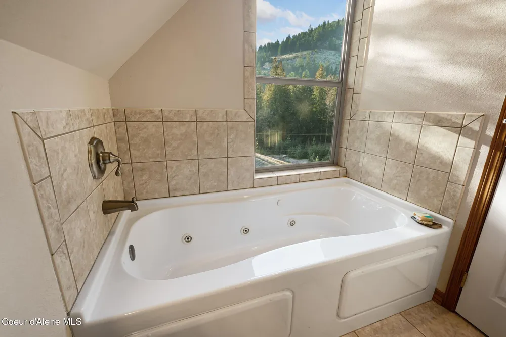 21 Midlake Drive Sagle, ID 83860