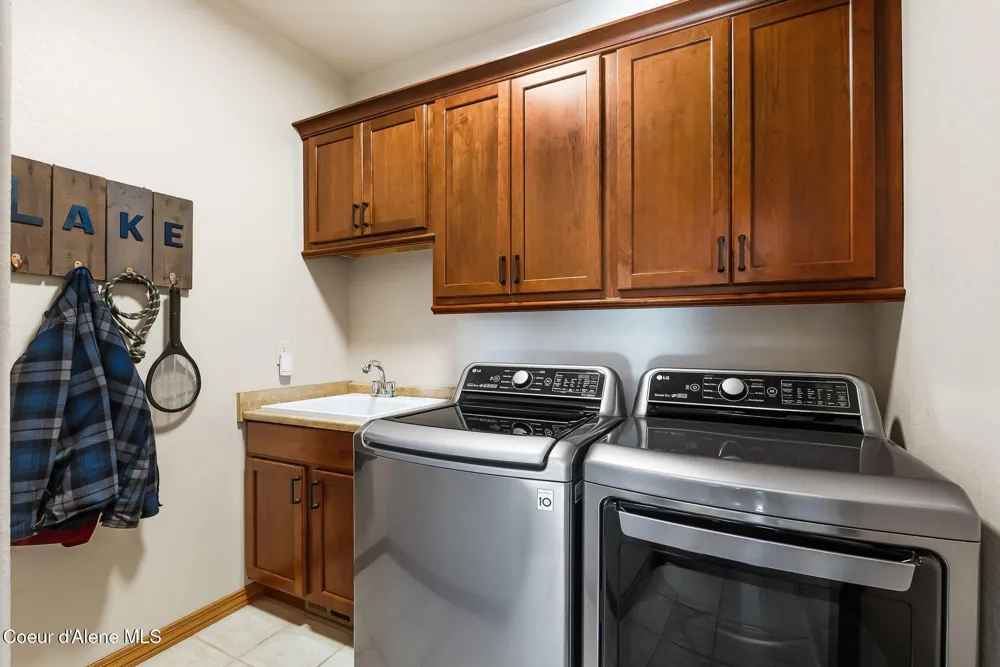 21 Midlake Drive Sagle, ID 83860