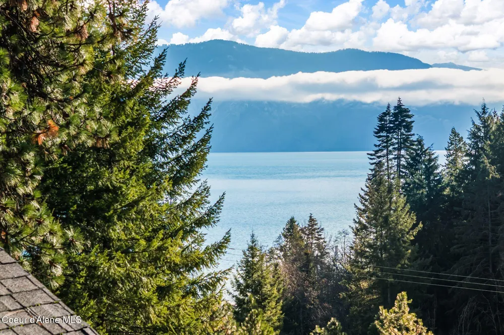 21 Midlake Drive Sagle, ID 83860