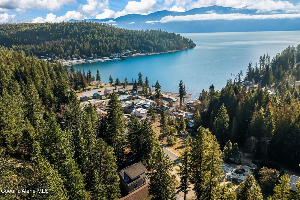 21 Midlake Drive Sagle, ID 83860