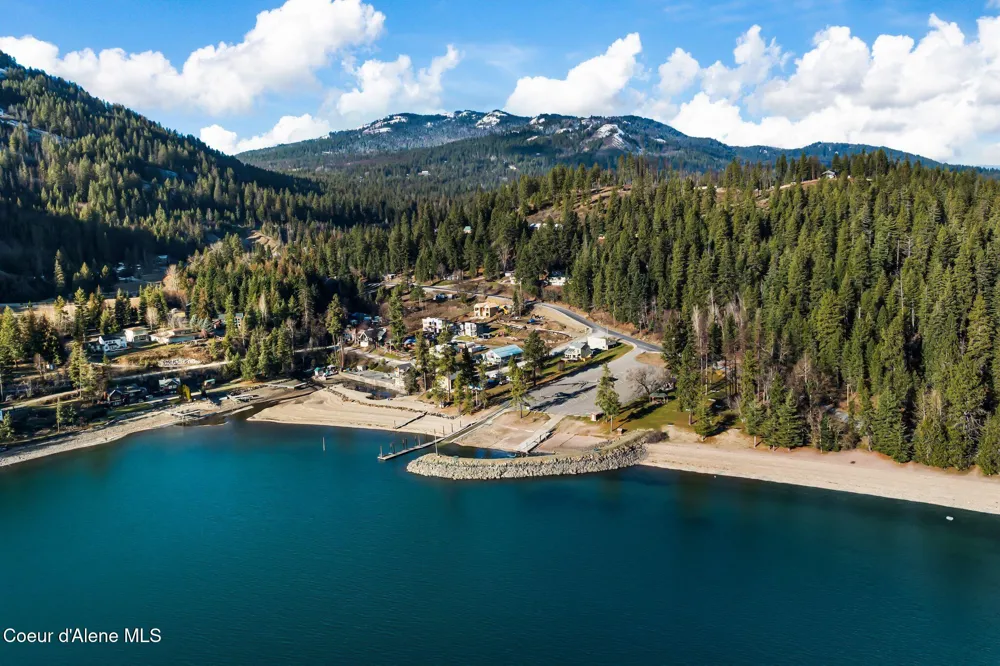 21 Midlake Drive Sagle, ID 83860