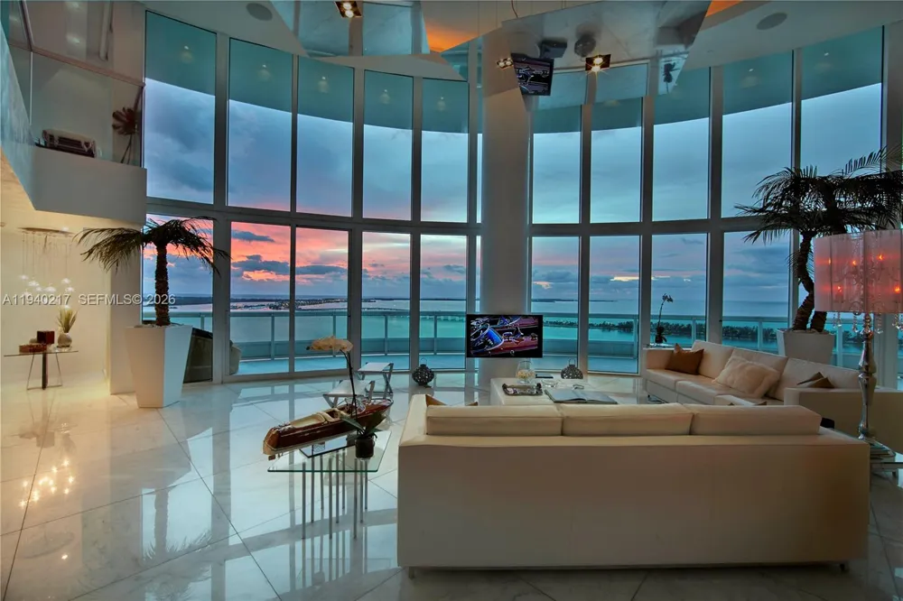 1643 Brickell Ave #2902 Miami, FL 33129