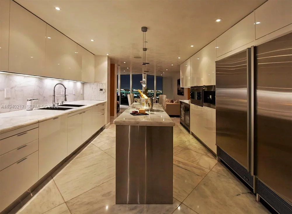 1643 Brickell Ave #2902 Miami, FL 33129