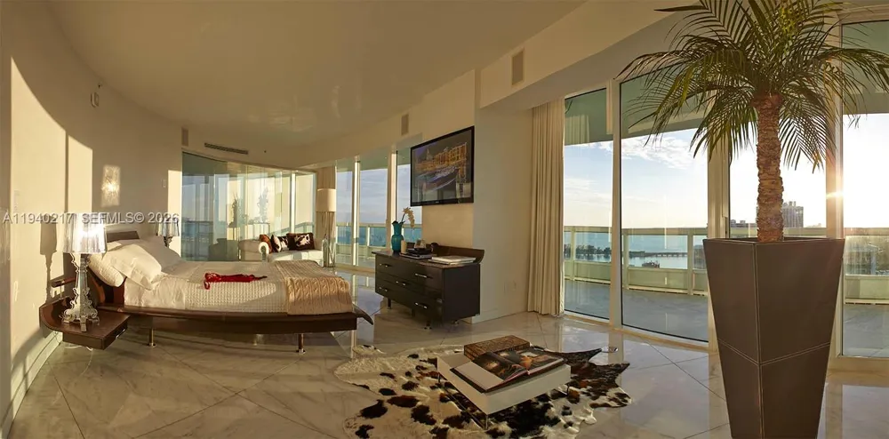1643 Brickell Ave #2902 Miami, FL 33129