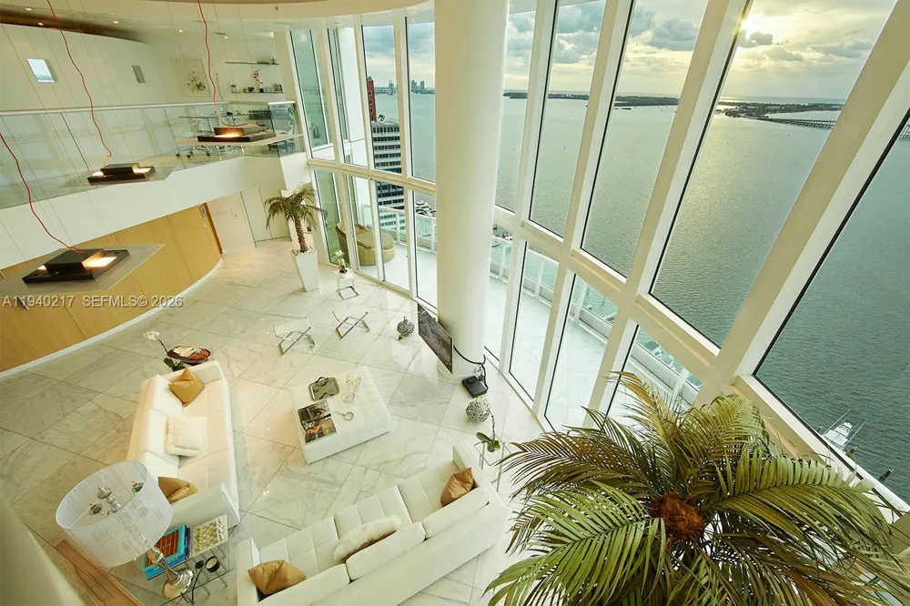 1643 Brickell Ave #2902 Miami, FL 33129