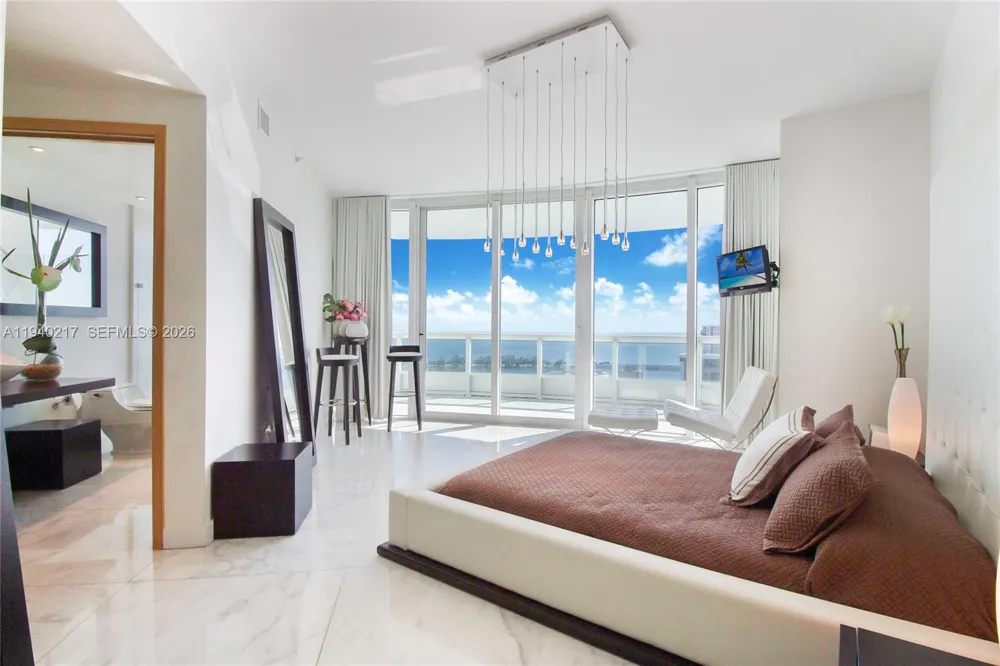 1643 Brickell Ave #2902 Miami, FL 33129