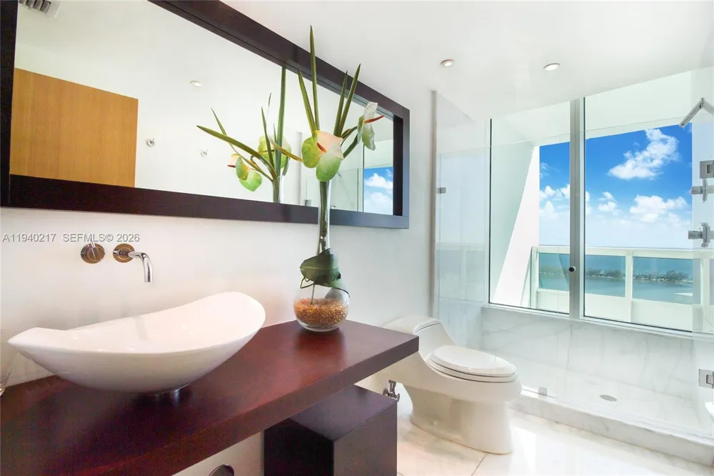 1643 Brickell Ave #2902 Miami, FL 33129