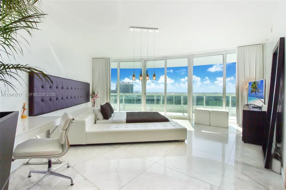1643 Brickell Ave #2902 Miami, FL 33129