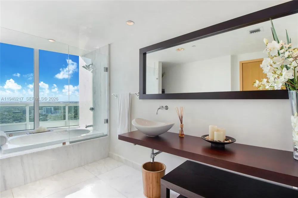 1643 Brickell Ave #2902 Miami, FL 33129