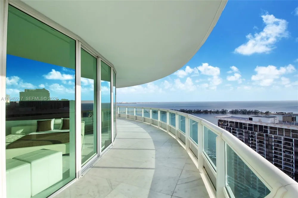 1643 Brickell Ave #2902 Miami, FL 33129