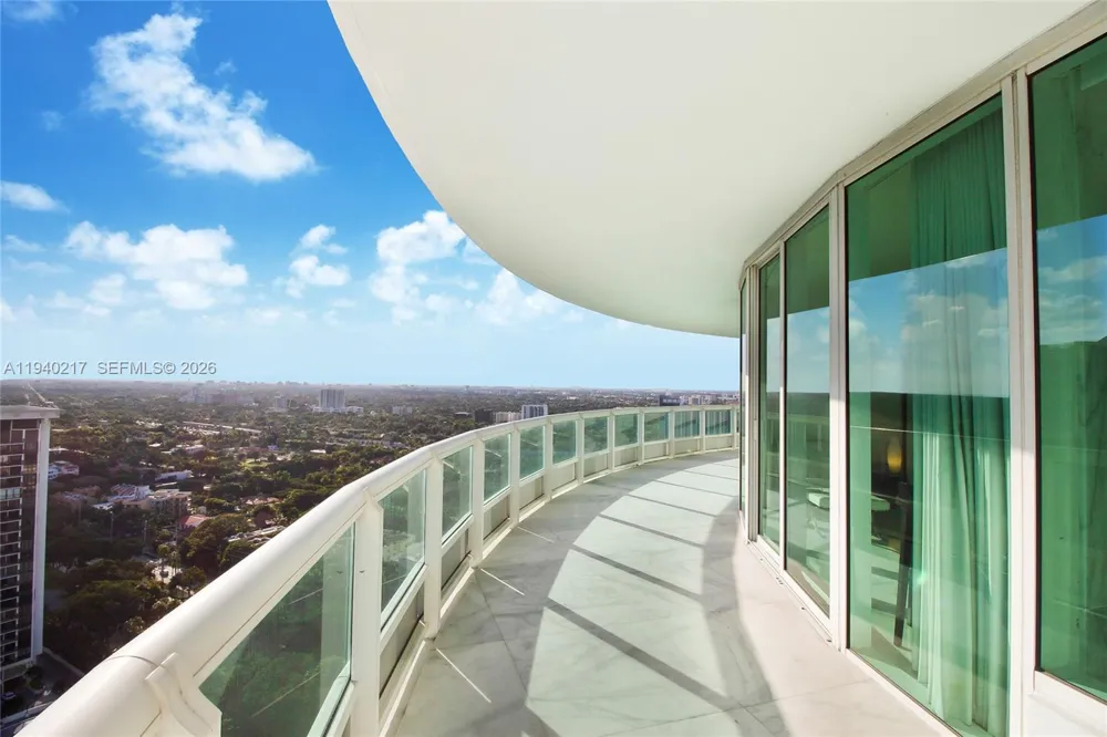 1643 Brickell Ave #2902 Miami, FL 33129