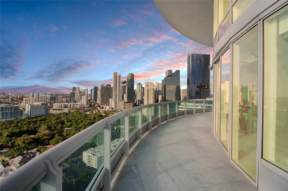 1643 Brickell Ave #2902 Miami, FL 33129