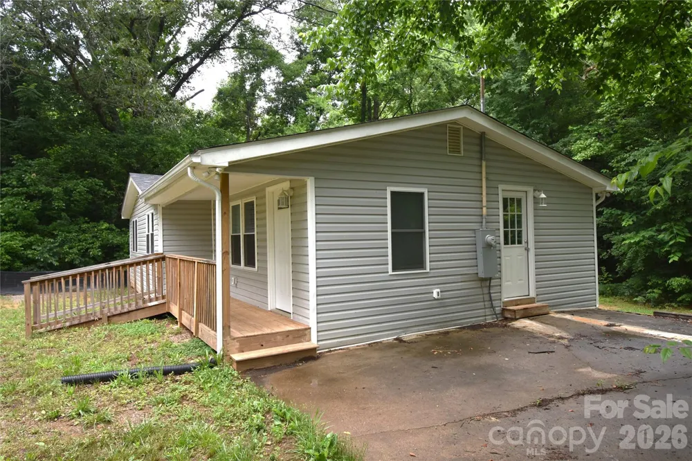 2823 JT Posse Drive Claremont, NC 28610