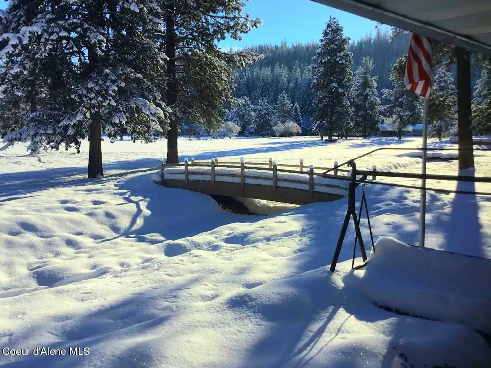 301 Woodland Drive Pinehurst, ID 83850